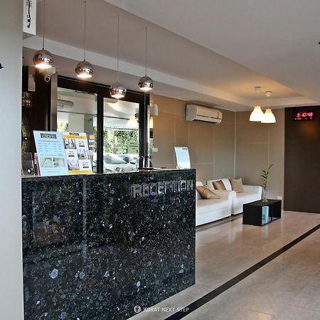 เอบีเอ็ม เซอร์วิส เรสซิเดนซ์ Hotel นครราชสีมา ภายนอก รูปภาพ